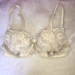 NEVER WORN Victoria Secret Bra